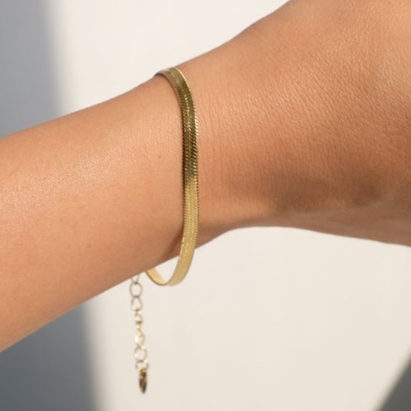 Jewelry - ✨Gold Herringbone Bracelet✨✨